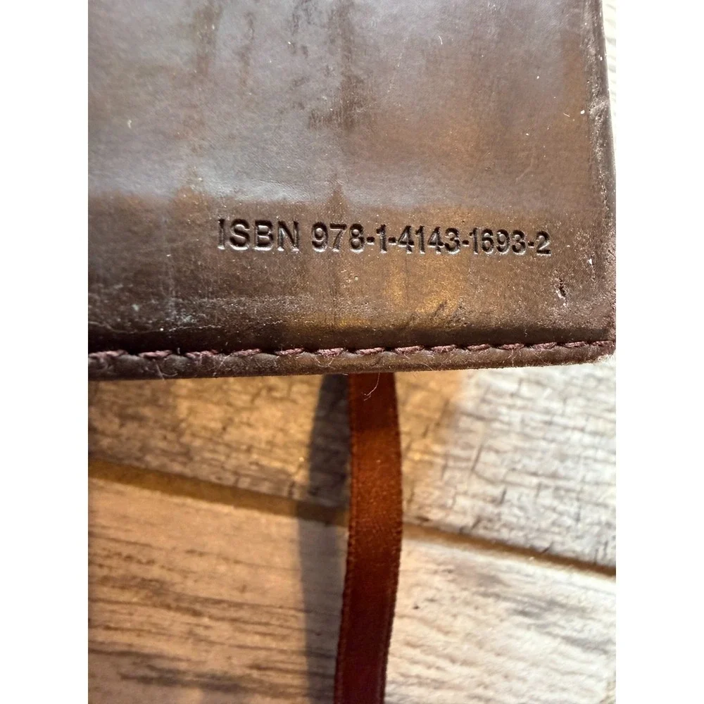 New Living Translation Tyndale House Holy Bible Gift Award NLT Leather Like Used